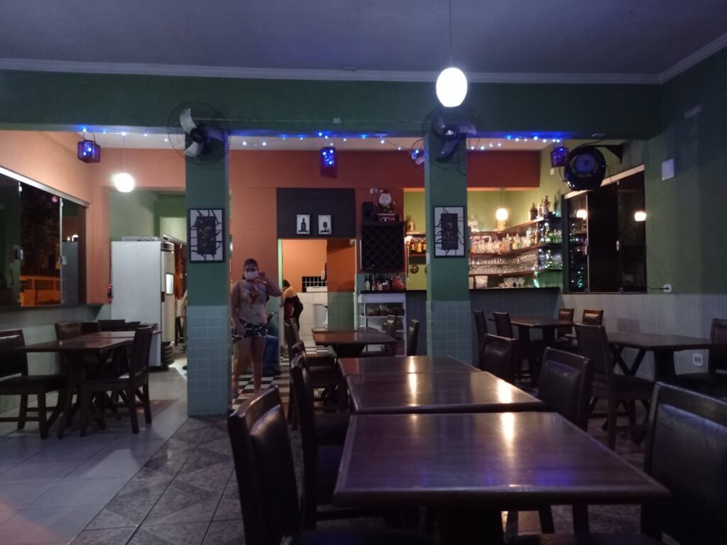Fachada da Pizzarias Pizzaria Monte Carlo, localizada no bairro Portal dos Ypês II, cidade de Cajamar.