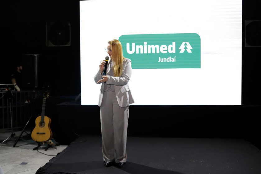 Vanessa Alcântara, do Sebrae Jundiaí, fala no lançamento da Folha de Cajamar