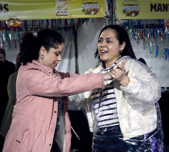Graci e Lucinete brincando no festival