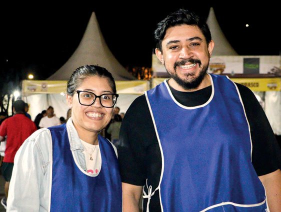 Ingred e Lemar, do ECC Paroquial, de avental