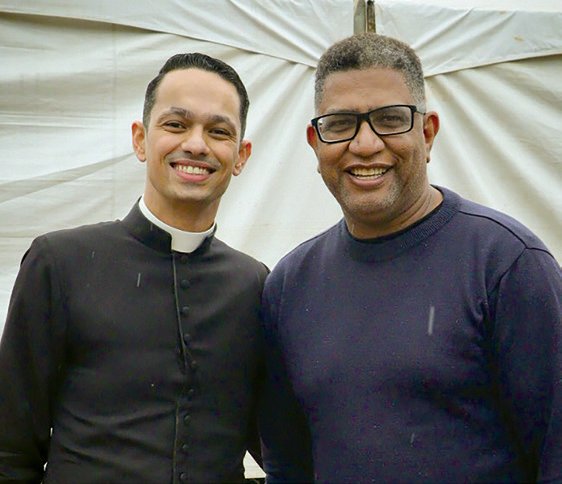 Padre Jean Carlo e Padre Alexandre Theodoro lado a lado
